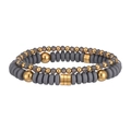 Detalle de dos pulseras elásticas de cuentas con detalles dorados y discos grises mates - Gris (YB1179G-GRY)