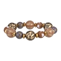 Detalle de cuentas de leopardo y ámbar en una pulsera elástica de estilo bohemio retro - Estampado de Leopardo Café (Cuentas Doradas)