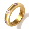 18K vergoldeter Dome-Ring mit runden pinkfarbenen Zirkonia-Steinen besetzt - US 6 / Gold Farbe Rosa Stein