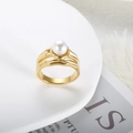 Klassischer 18k vergoldeter Wellenring mit weißer Perle im Vintage-Barock-Stil - US 6 / Gold (MSXRJMG748G)