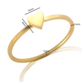 Detalle de anillo minimalista chapado en oro 18K con corazón de 4mm y banda fina de 1mm - Talla 6 / Banda Fina Corazón Sólido / Dorado
