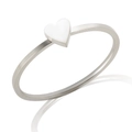 Anillo de plata minimalista con corazón de esmalte blanco pulido y una banda redonda fina - Talla 6 / Banda Fina Corazón Sólido / Color acero
