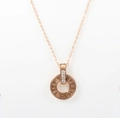 Collier en acier titane or rose avec pendentif anneau à chiffres romains et zircons - Collier Cercle Chiffres Romains et Strass (JDLN26R Or Rose)