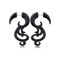 Détail des boucles d'oreilles en acrylique noir de style tribal avec design symétrique - Streamlined Gothic Totem