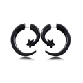 Gros plan de boucles d'oreilles en acrylique noir en forme de C avec étoile punk hip-hop - C-Shaped Star Design