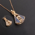 Collar dorado de Nuestra Señora de Aparecida con circones azules y blancos en fondo negro - Estilo Virgen María Calado (ND09-6 Dorado)