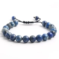 Detail van de natuurlijke lapis lazuli kralenarmband met verstelbaar zwart gevlochten koord - Lapis lazuli