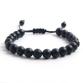 Detalle de la pulsera de cuentas de piedra negra mate con cordón tejido ajustable - Piedra Mate (NS01-2)