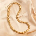 Elegante collar de perlas de acero inoxidable chapado en oro sobre seda champán - Dorado 8mm