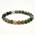 Vue macro de perles multicolores en pierre naturelle et oeil de tigre sur bracelet - Agate d'Inde