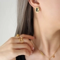 Parure en acier titane doré avec clous lune étoile et bagues en forme de rose et cœur - Parure de Boucles d'Oreilles Collier Bague en Or