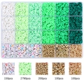 Kit de perles Heishi vert dégradé en boîte de 24 cases avec breloques dorées pour bijoux - Vert Dégradé