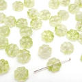 Cuentas de vidrio de trébol verde claro translúcido para joyería DIY con agujero - Paquete de 10 / Verde amarillento