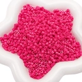 Perles cylindriques acryliques rose foncé 4mm pour bijoux DIY dans un bol blanc - 10g/Paquet Environ 300pcs / Rose rouge