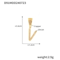 Ciondolo chic a lettera V placcato oro 18k con zirconi micro-pave e base in rame - Lettera V