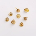 Fermoirs de boucles d'oreilles ronds dorés avec gravure Fashion et papillon en métal - Style de Disque Rond (Fermoir d'Oreille Uniquement) / 8mm (2 Pièces/Paquet) / Or