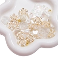 Perles de fleurs en résine blanche et nœuds dorés pour bijoux et sacs artisanaux - 12-30mm (20g/Paquet, env. 30-35 pcs) / Blanc Cassé