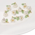 Set di 10 ciondoli a mughetto bianchi e verdi con anello dorato per gioielli fai da te - Bianco perla