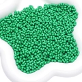 Groene 4x6mm acryl kralen in pindavorm voor DIY sieraden in een wit dienblad - 500g/Pak ca. 10000 Stuks / Donkergroen