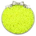 Neon gele 4mm acryl kralen voor DIY sieraden maken gepresenteerd op een zilveren schaal - 4mm (Ongeveer 15000 Stuks) / Neon Geel