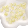 Perles de fleurs à cinq pétales jaune clair irisé avec trou central pour loisirs créatifs - 15mm / Lot de 10 / Dégradé Jaune