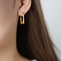 Pendientes de aro cuadrados geométricos en oro de 18 quilates para mujer en modelo - F1241-Rectangular Hueco / Dorado