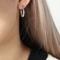 Pendientes de aro en forma de U geométricos plateados estilo vintage francés pulidos - F1244-Forma de U Corta y Lisa / Plateado
