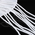 4mm witte glazen kralen strengen voor DIY sieraden op een zwarte reflecterende basis - 4mm (1mm Gat, Ongeveer 95 Stuks/Snoer) / Wit