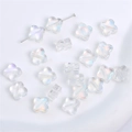 Cuentas de vidrio trébol de cuatro hojas irisadas de 10mm con revestimiento AB para joyas - 10mm (10 Piezas/Paquete) / Transparente