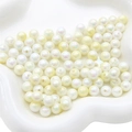 Macro-opname van acryl AB-kralen met iriserende crème afwerking voor DIY-sieraden - 4mm (Gat ongeveer 1mm) 10g/Verpakking (ongeveer 360 stuks) / Light Yellow Series