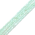 Strang aus ovalen blassgrünen Muschelperlen mit natürlichem Perlmuttglanz für Schmuck - 3x5mm (37cm/Strang) / Hellgrün