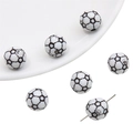 Acryl voetbal kralen in zwart en wit voor DIY-sieraden en creatief handwerk - Voetbalstijl (Getextureerde Bumpy Stijl) / Set van 20 Stuks / Zwart & Wit