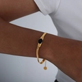 Goldenes Schlangenkettenarmband mit schwarzem ovalem Edelstein und verstellbarer Kette - Gold Schwarzer Glasstein Armband
