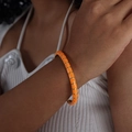 18k vergoldeter orangefarbener Emaille-Armreif mit geometrischem Gitter für Damen - Orange Öltropfen Gold Armreif