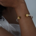 Bracelet torsadé argenté avec finitions dorées et pierres de zircon vert au poignet - Style Simple Couche / Zircon Vert Olive
