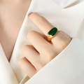 Retro 18k gold plated titanium ring with large emerald resin stone for women - US 7 / Gold