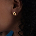 Boucles d'oreilles rondes dorées avec incrustation de cœur noir et zircons blancs brillants - Or Noir Pierre de Verre Cœur