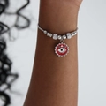Silbernes Schlangenarmband mit rotem Evil-Eye-Anhänger und funkelnden Zirkonia-Perlen - Modell E437 (E437 Stahlfarbenes Armband)