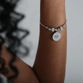 Silbernes Schlangenarmband mit Evil Eye Anhänger und funkelnden Kristallperlen - Modell E443 (Stahlfarbenes Armband)