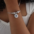 Silbernes Schlangenketten-Armband mit blauem Evil Eye Anhänger und Mäandermuster - Modell E445 Stil (E445-Stahlfarbenes Armband)