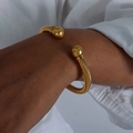 Bracciale rigido dorato regolabile con design a treccia e terminali a sfera - Oro (Z015)