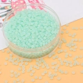 Perle di vetro smerigliato verde menta per gioielli fai-da-te in un contenitore di plastica - Verde chiaro