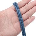Blaue Lavastein-Abstandshalter Perlen für die DIY-Schmuckherstellung und Armbänder - Heishi-Scheiben-Stil / 2x4mm, Öffnung ca. 1mm, 40cm/Strang, ca. 185 Perlen / Pfauenblau