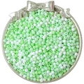 Glazen kralen in lichtgroen en wit voor DIY-sieraden gepresenteerd in een schaal - 4mm (10g/Pak) / Lichtgroene Serie