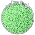 Muntgroene glazen kralen voor DIY-sieraden gepresenteerd in een zilveren decoratieve schaal - 4mm (10g/Pak) / Fruitgroen