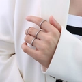 Set di quattro anelli sottili in acciaio inossidabile argento lucido stile impilabile - US 5 / Colore acciaio