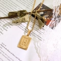 Collana con pendente quadrato lettera H dorato con finitura testurizzata e catena a fune - 50cm / Lettera H Oro (RP015)