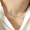 Collier argenté multicouches avec perles et pendentif portrait sur un mannequin - Couleur Acier (Chaîne Seule 38+5cm)
