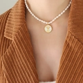 Collana di perle d'acqua dolce con ciondolo a lettera Y dorata su madreperla - Lettera Y