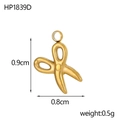 Dettaglio del mini ciondolo a forbice placcato oro 18K con misure di 0,9x0,8cm - Stile Mini Forbici (HP1839D)